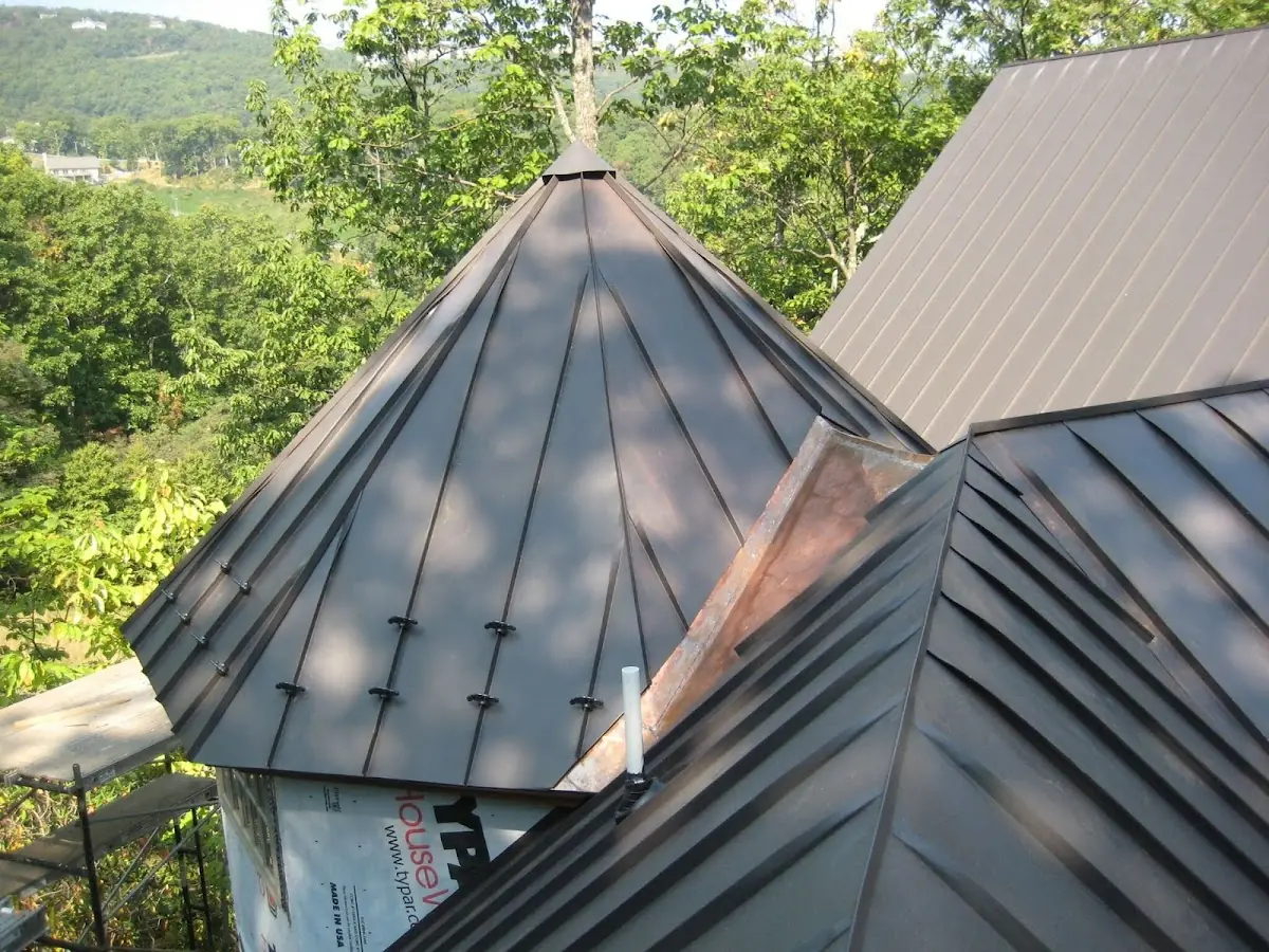 Professional Roof Tarp Installation by Craftsman Roofing in Abbey Downs